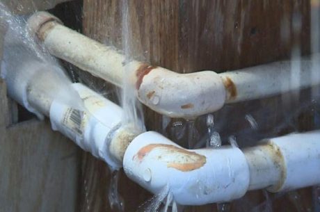 Signs of a Busted Water Pipe