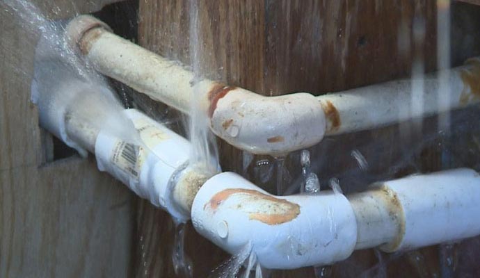 Signs of a Busted Water Pipe