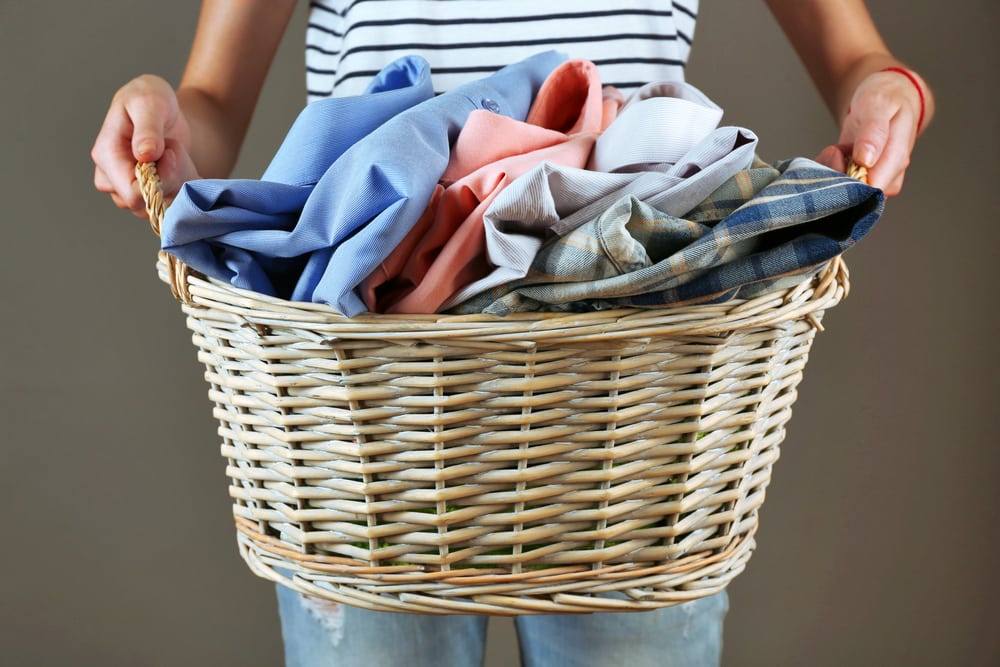 how to remove mold from clothes