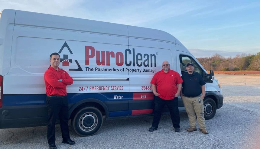 Team van of PuroClean providing water damage restoration services in Crestview Hills, SC