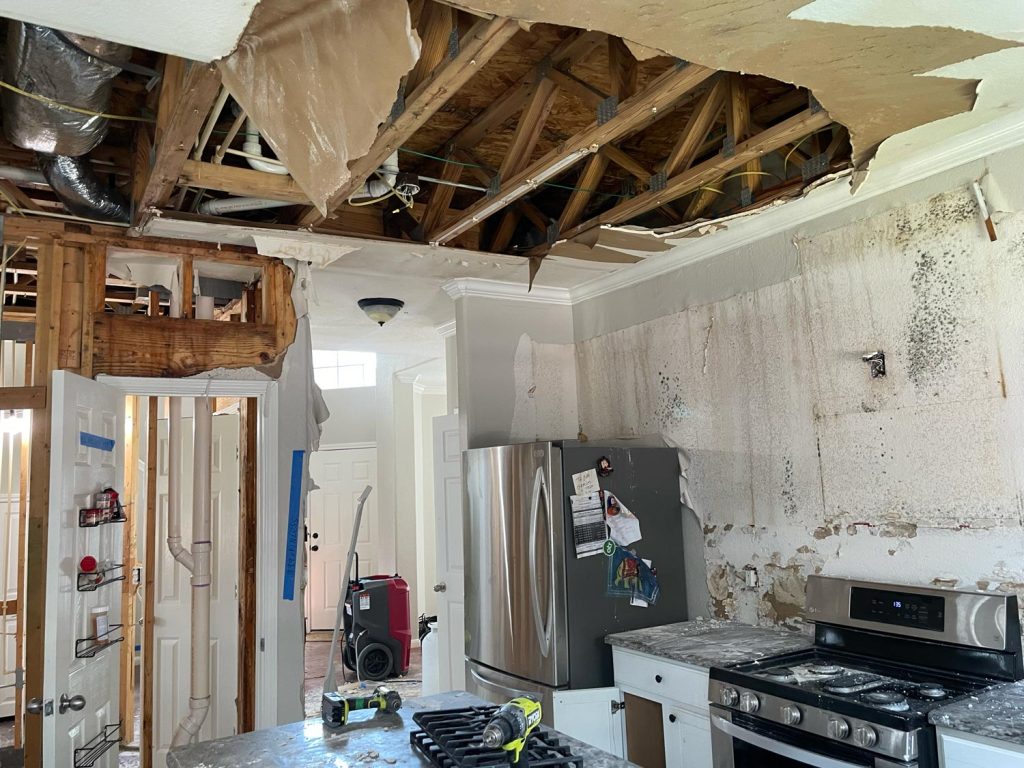 Choose the Best Water Damage Restoration Company. PuroClean of Central Southwest Houston made an emergency response call to a flooded home in Pearland, TX. A broken water pipe in the upstairs bathroom caused severe damage to the ceiling and walls of the kitchen, living room, dining room, and other areas of the first floor.