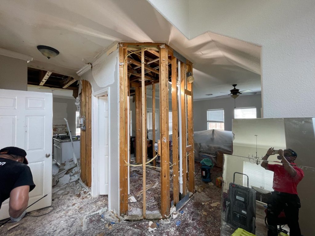 Choose the Best Water Damage Restoration Company. Due to the extensive water damage caused by a broken pipe in Pearland, TX, the PuroClean of Central Southwest Houston team had to remove large areas of the ceiling, walls, and flooring on the first floor to mitigate the damage caused by flooding and severe mold.