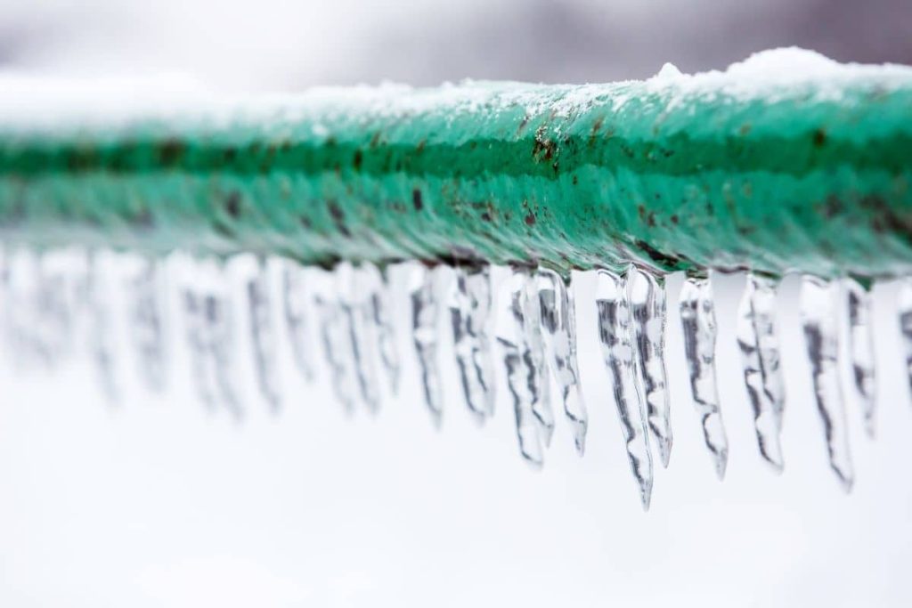 defrost frozen pipes