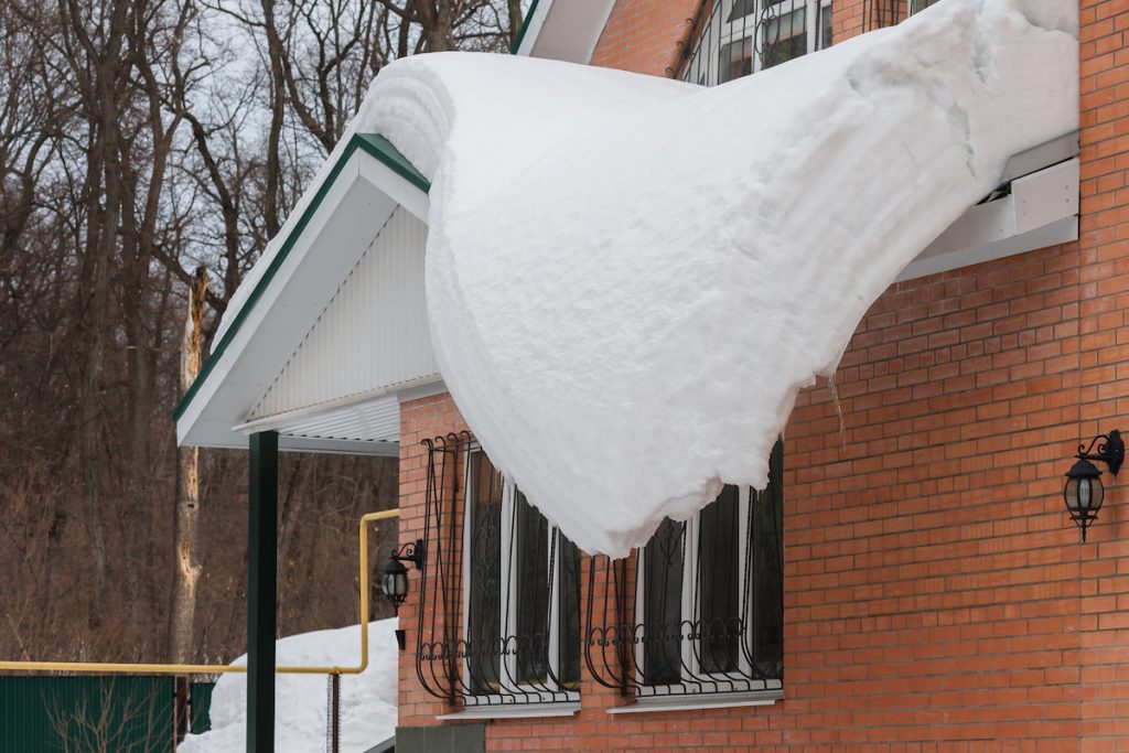 remove snow from a roof